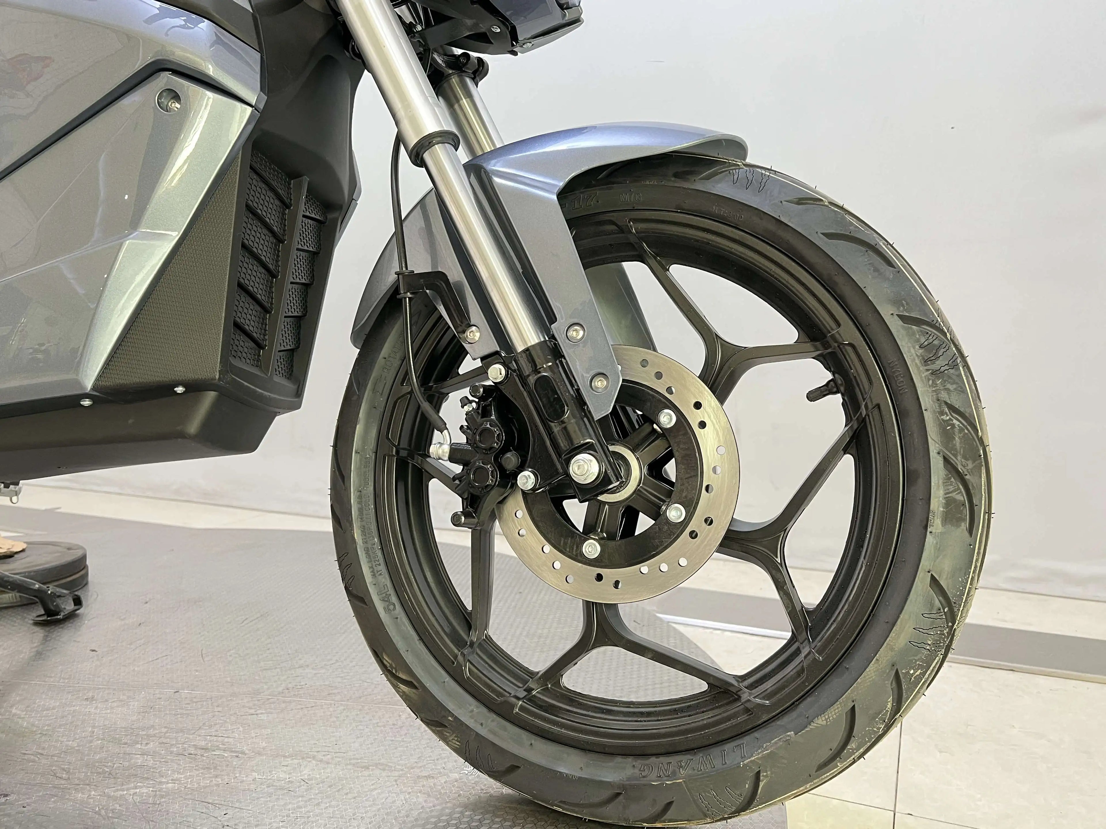 JIANHAO Fashionable Street Legal Electric Motorcycle with 3000W Powerful Racing Sports Lithium Electric Scooter Motorcycle